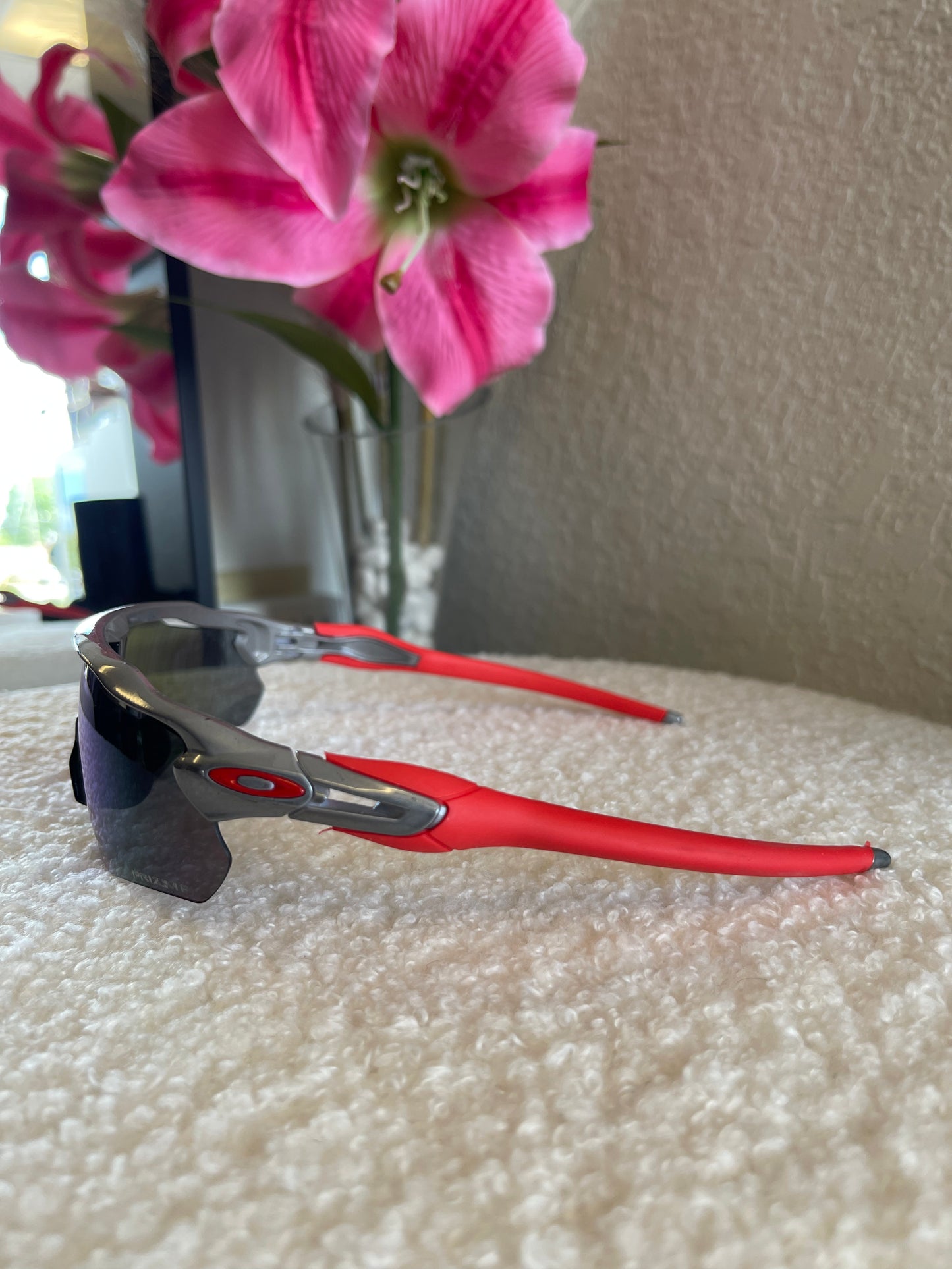 GRAY & RED SUNGLASSES