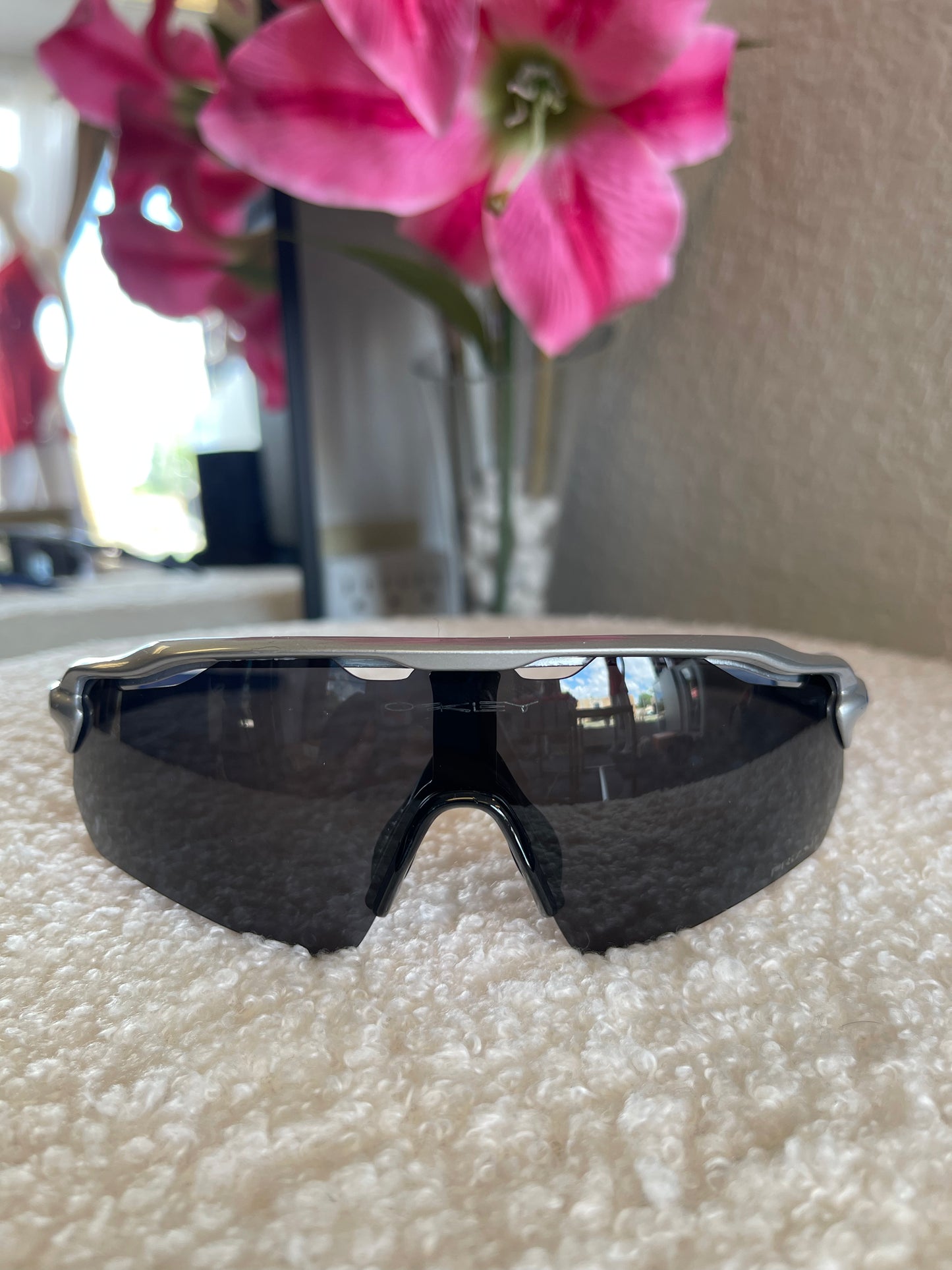 GRAY & NAVY BLUE SUNGLASSES