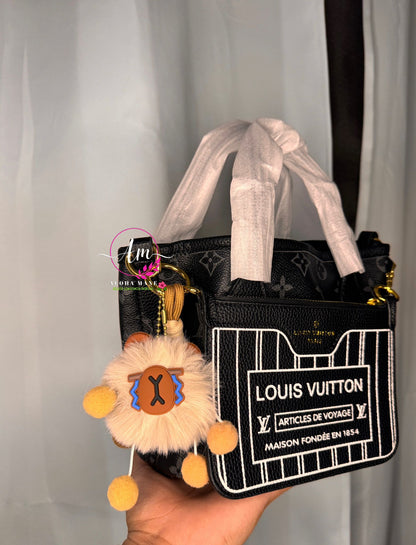 Cartera Pequeña Negra con Charm