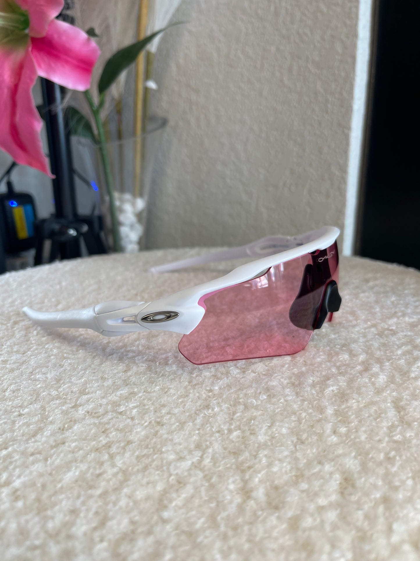 White & Pink Lense Sunglasses💗