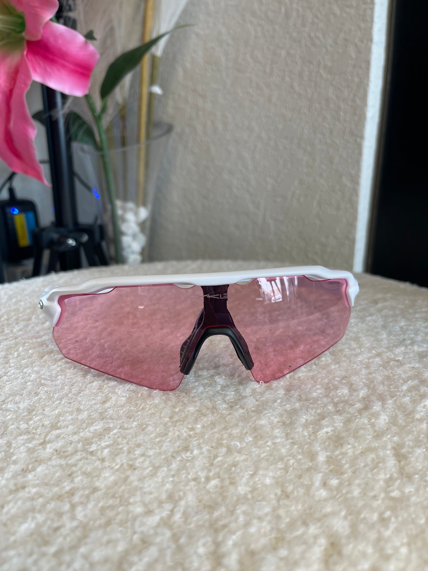 White & Pink Lense Sunglasses💗