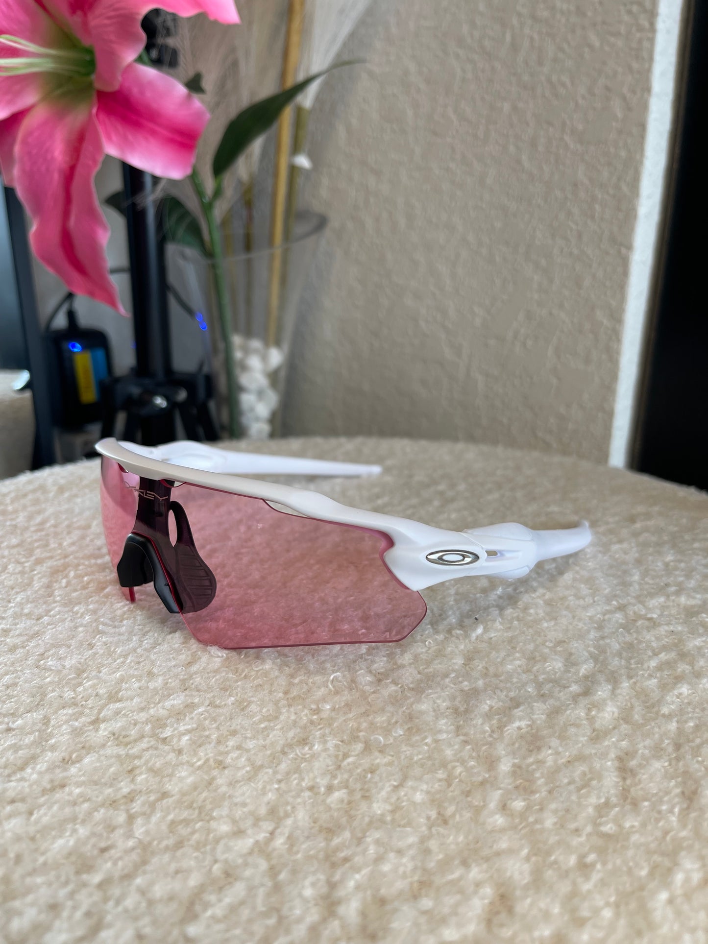 White & Pink Lense Sunglasses💗