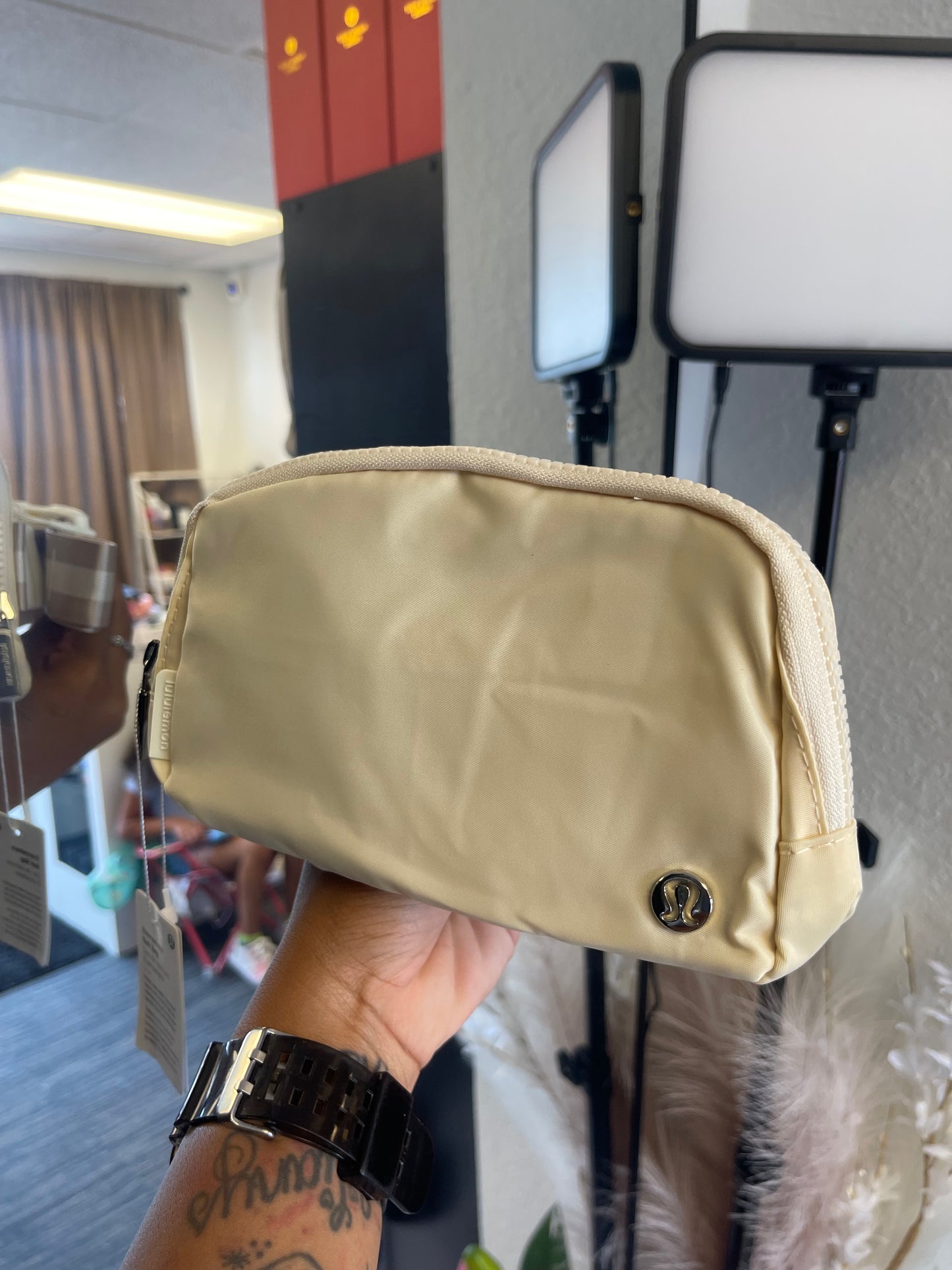 BEIGE BELT BAG!💛