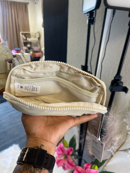 BEIGE BELT BAG!💛