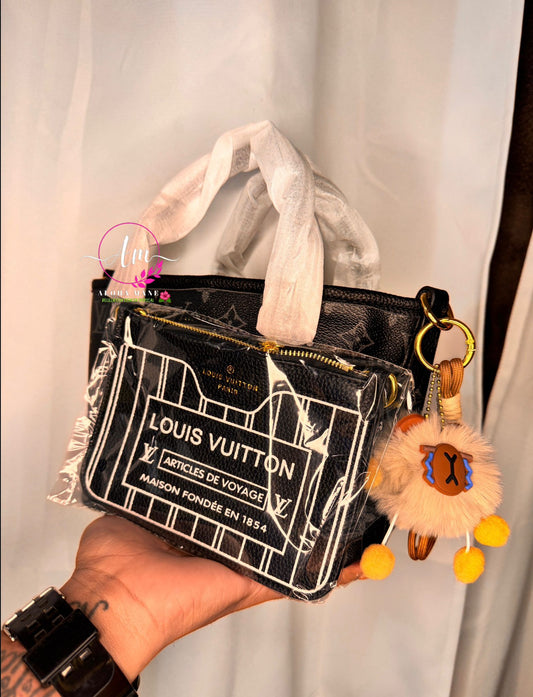 Cartera Pequeña Negra con Charm