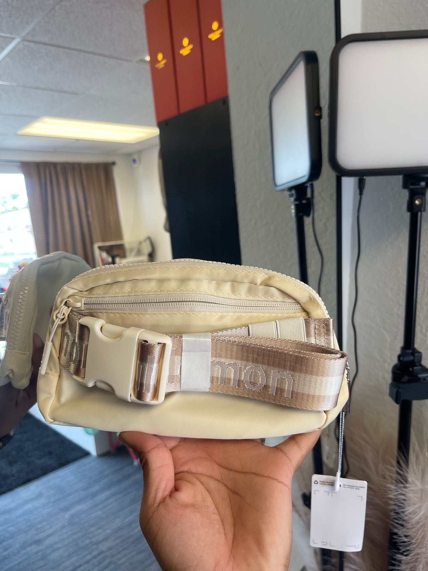 BEIGE BELT BAG!💛