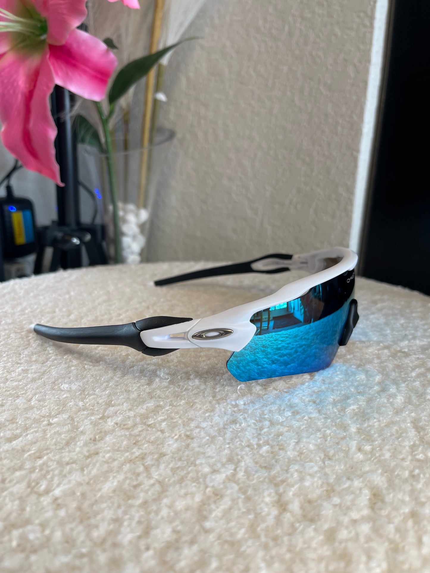 White & Blue Lense Sunglasses🩵