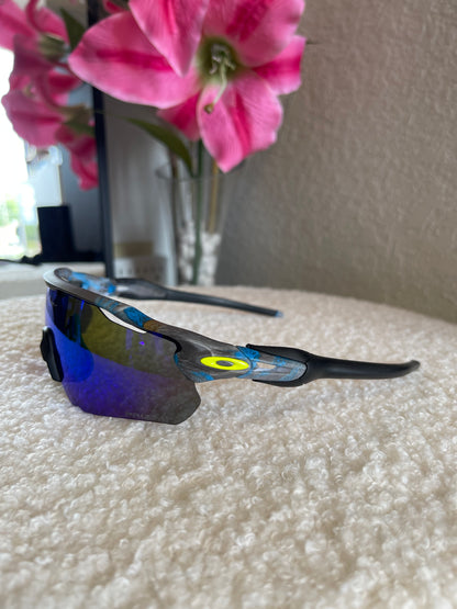 MARBLE GRAY AND BLUE SUNGLASSES
