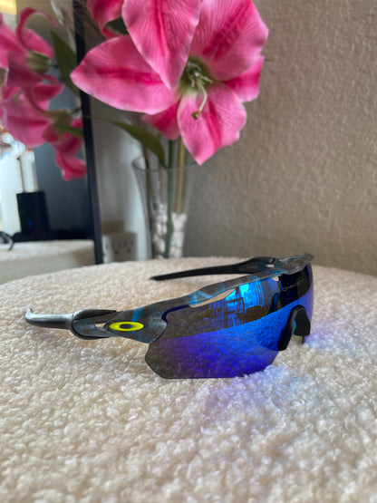 MARBLE GRAY AND BLUE SUNGLASSES