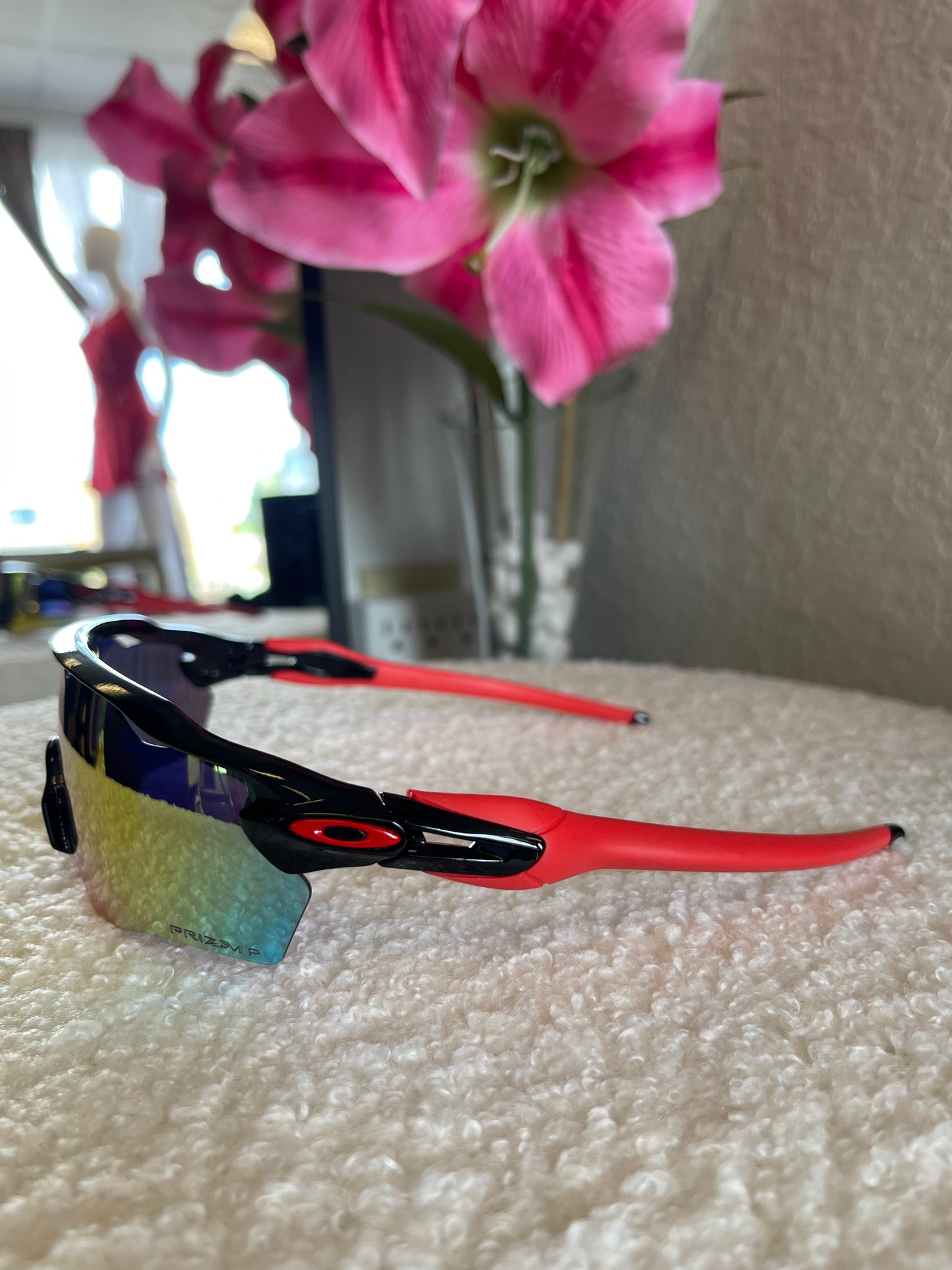 RED & GLOSSY BLACK SUNGLASSES