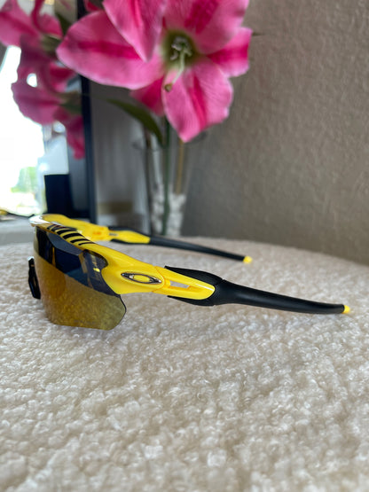 YELLOW SUNGLASSES