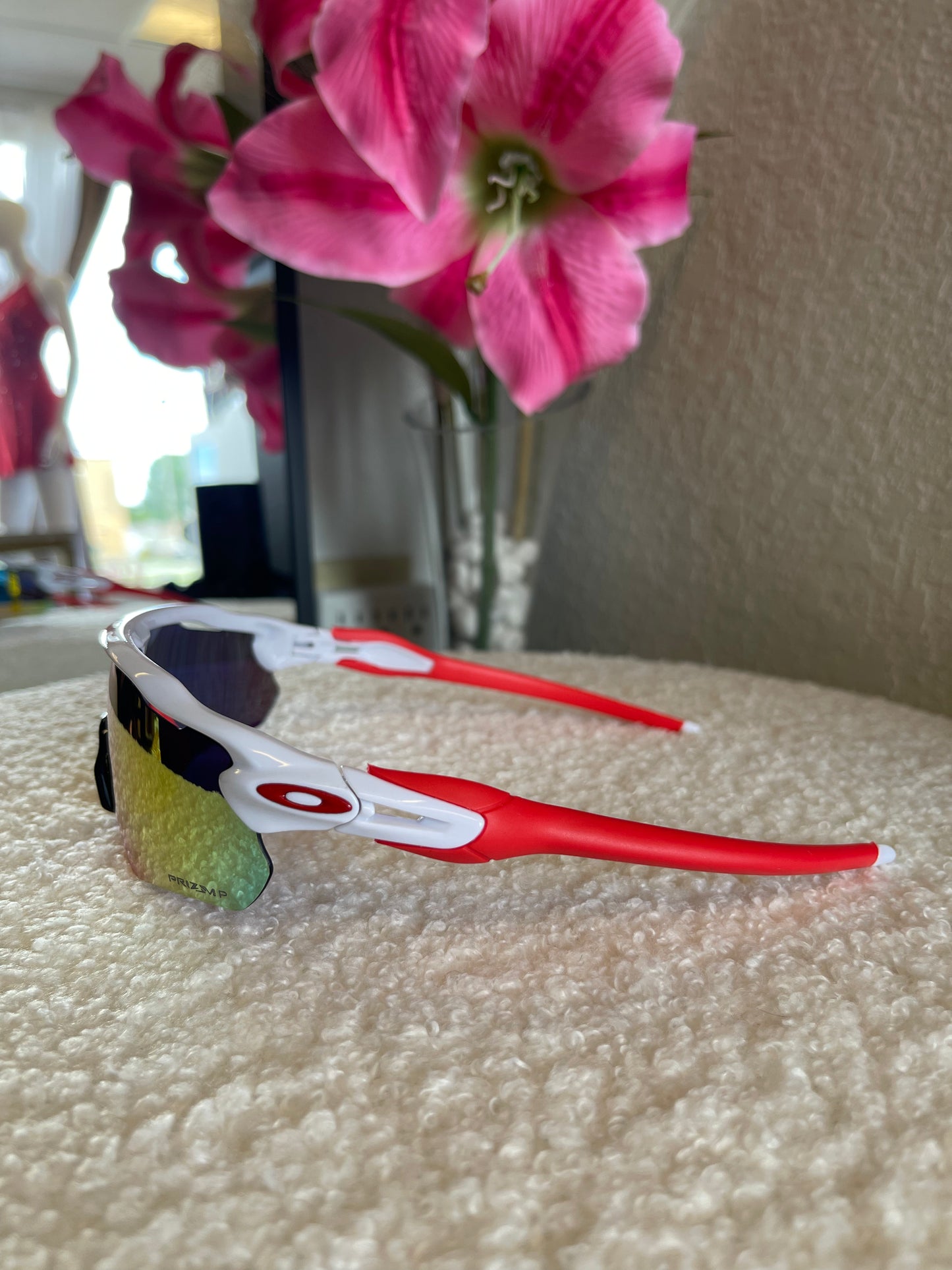 WHITE & RED SUNGLASSES