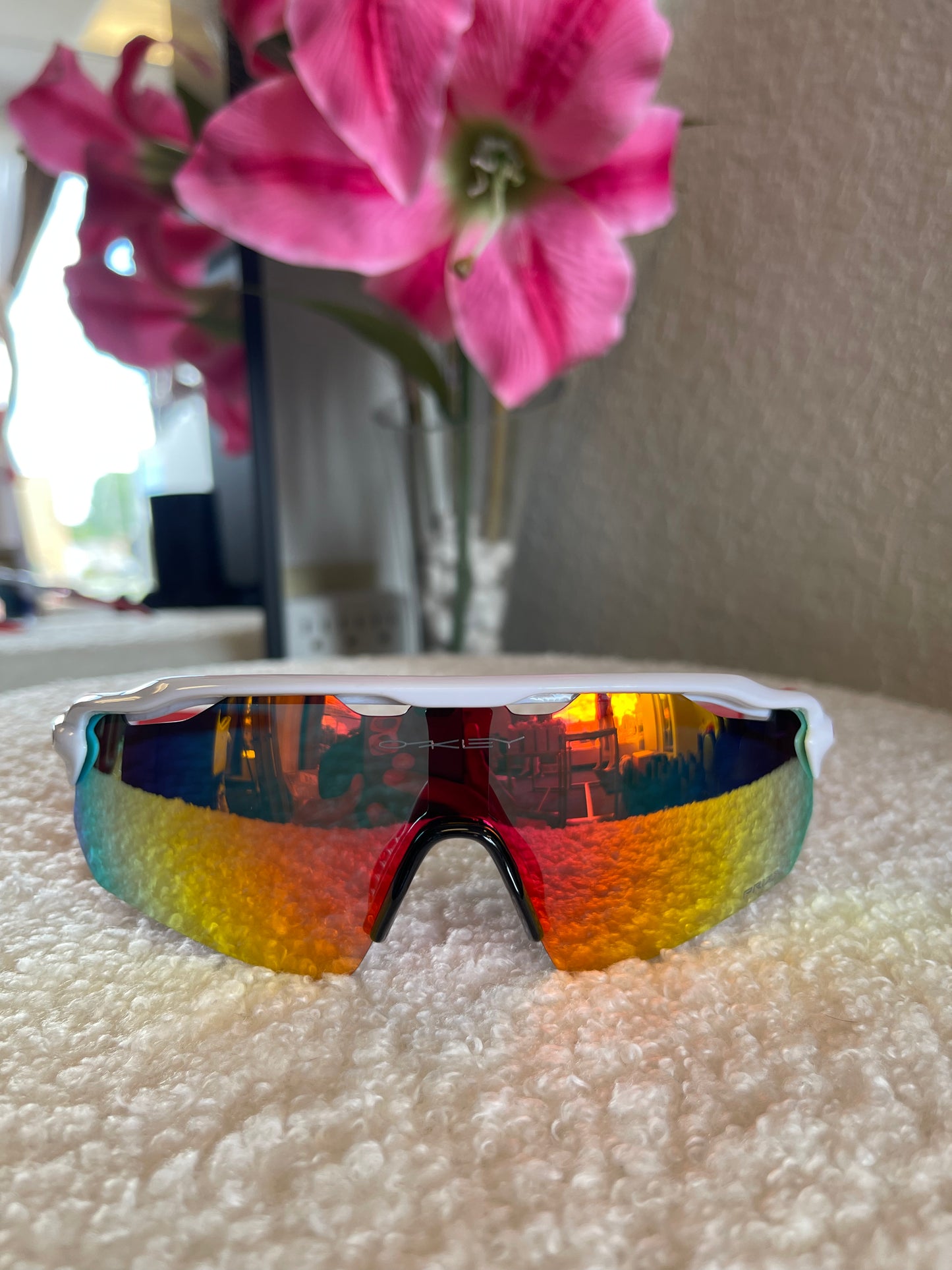 WHITE & RED SUNGLASSES