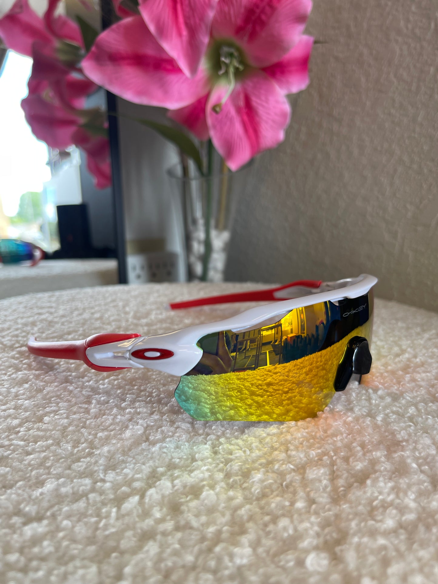 WHITE & RED SUNGLASSES