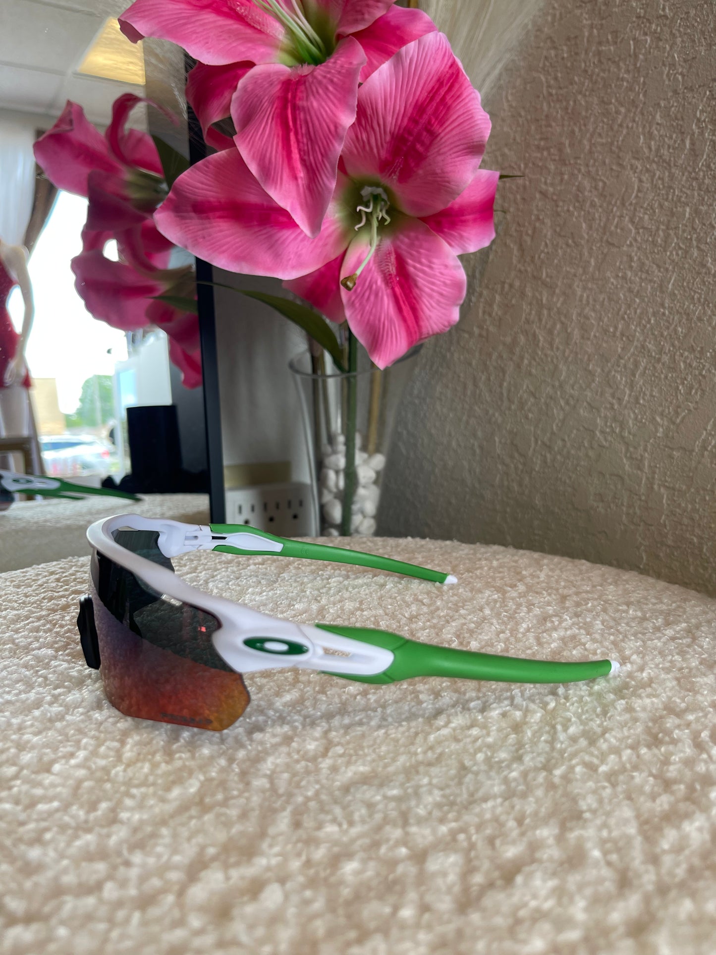 GREEN & WHITE SUNGLASSES