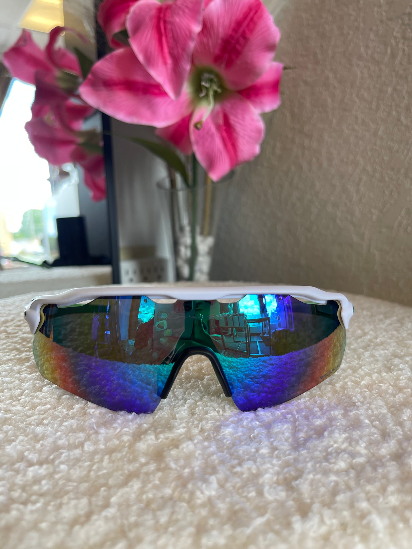 GREEN & WHITE SUNGLASSES