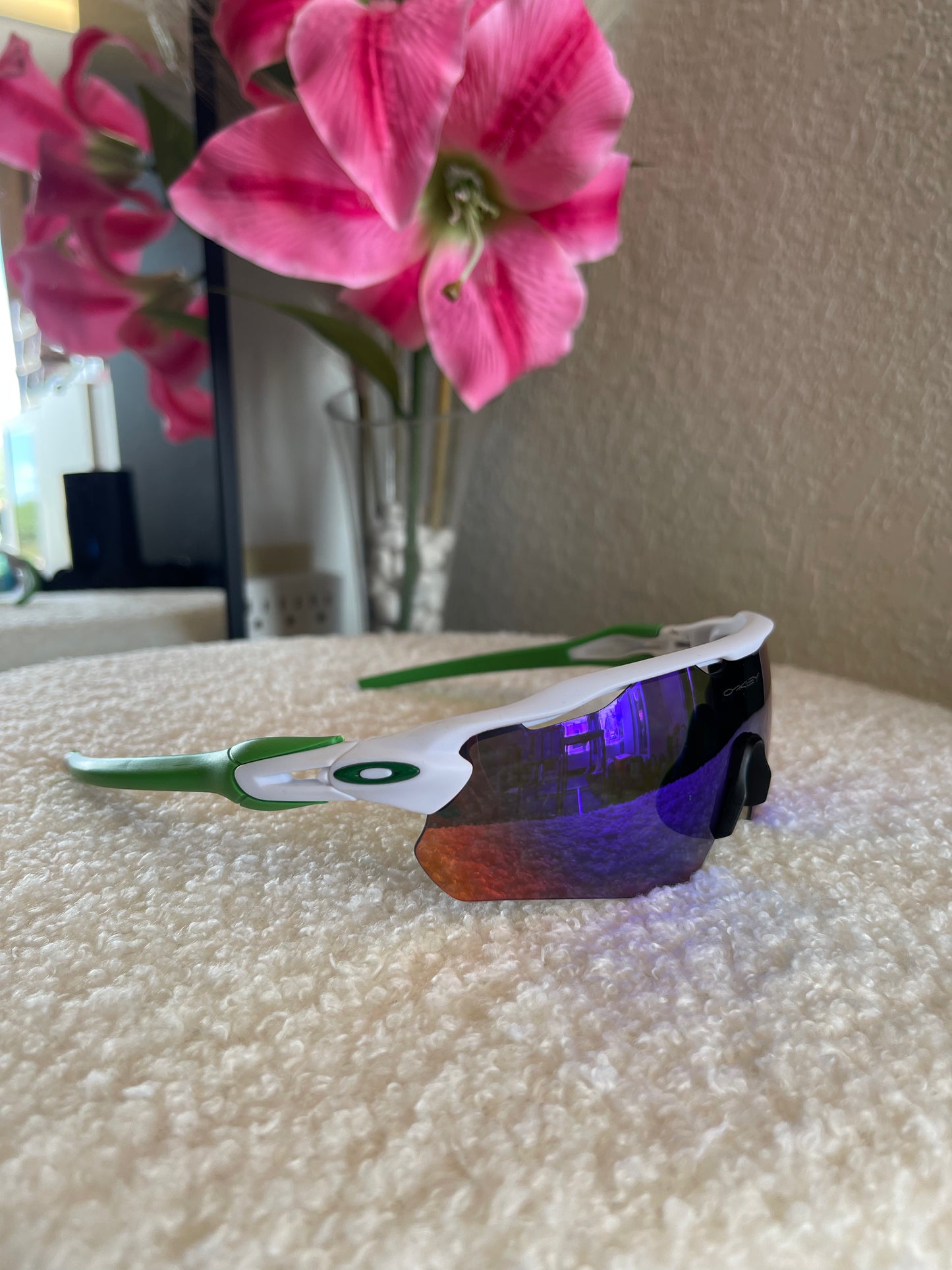 GREEN & WHITE SUNGLASSES