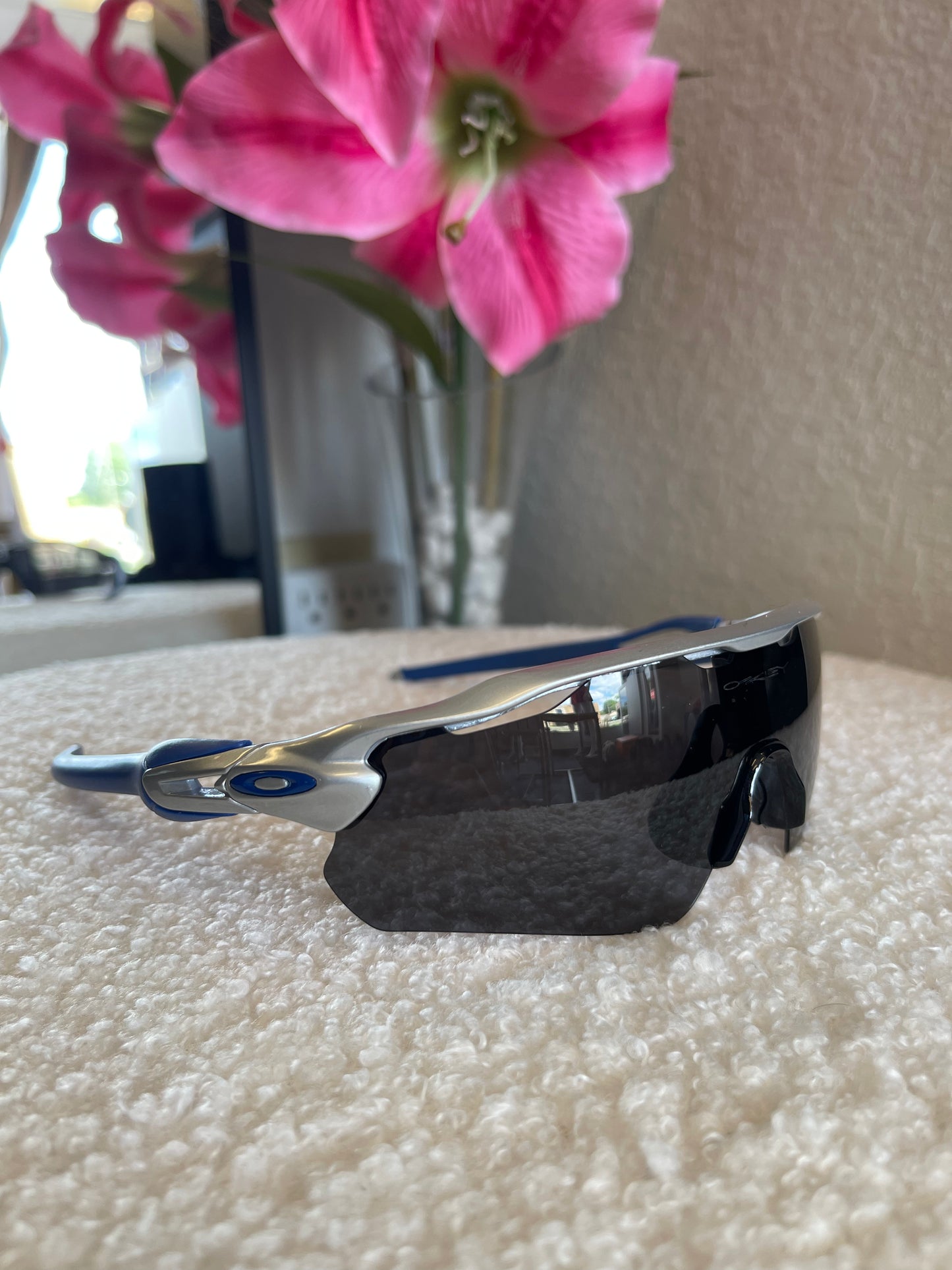GRAY & NAVY BLUE SUNGLASSES