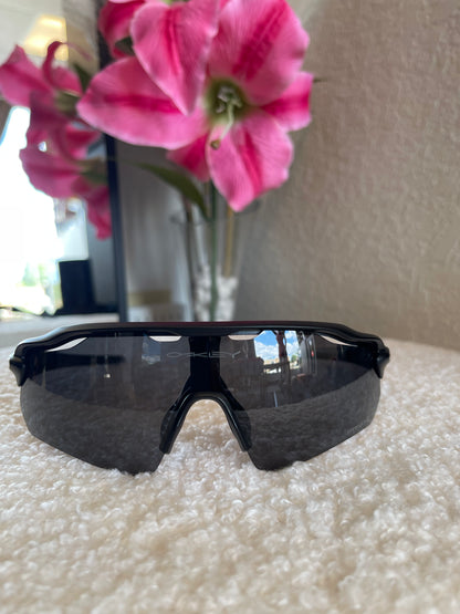 ALL BLACK SUNGLASSES