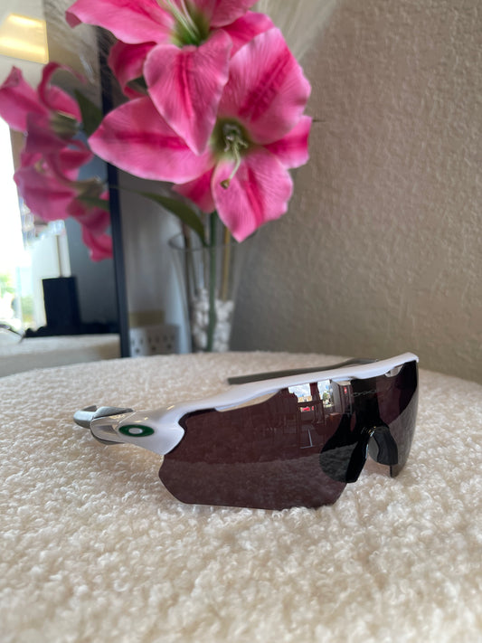 WHITE & GRAY SUNGLASSES