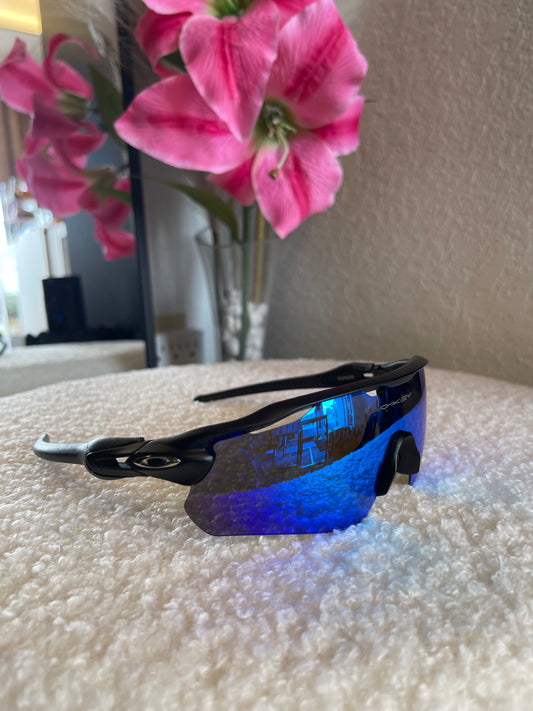BLACK SUNGLASSES