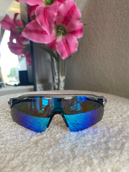 GRAY & BLACK SUNGLASSES