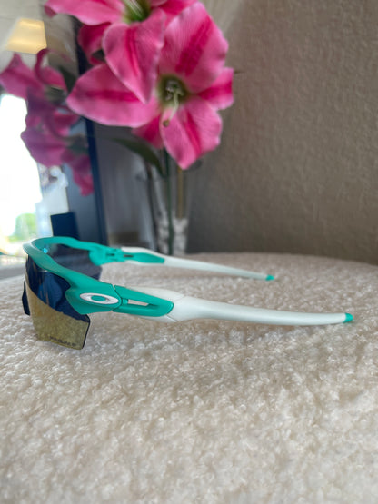 BLUE-GREEN & WHITE SUNGLASSES