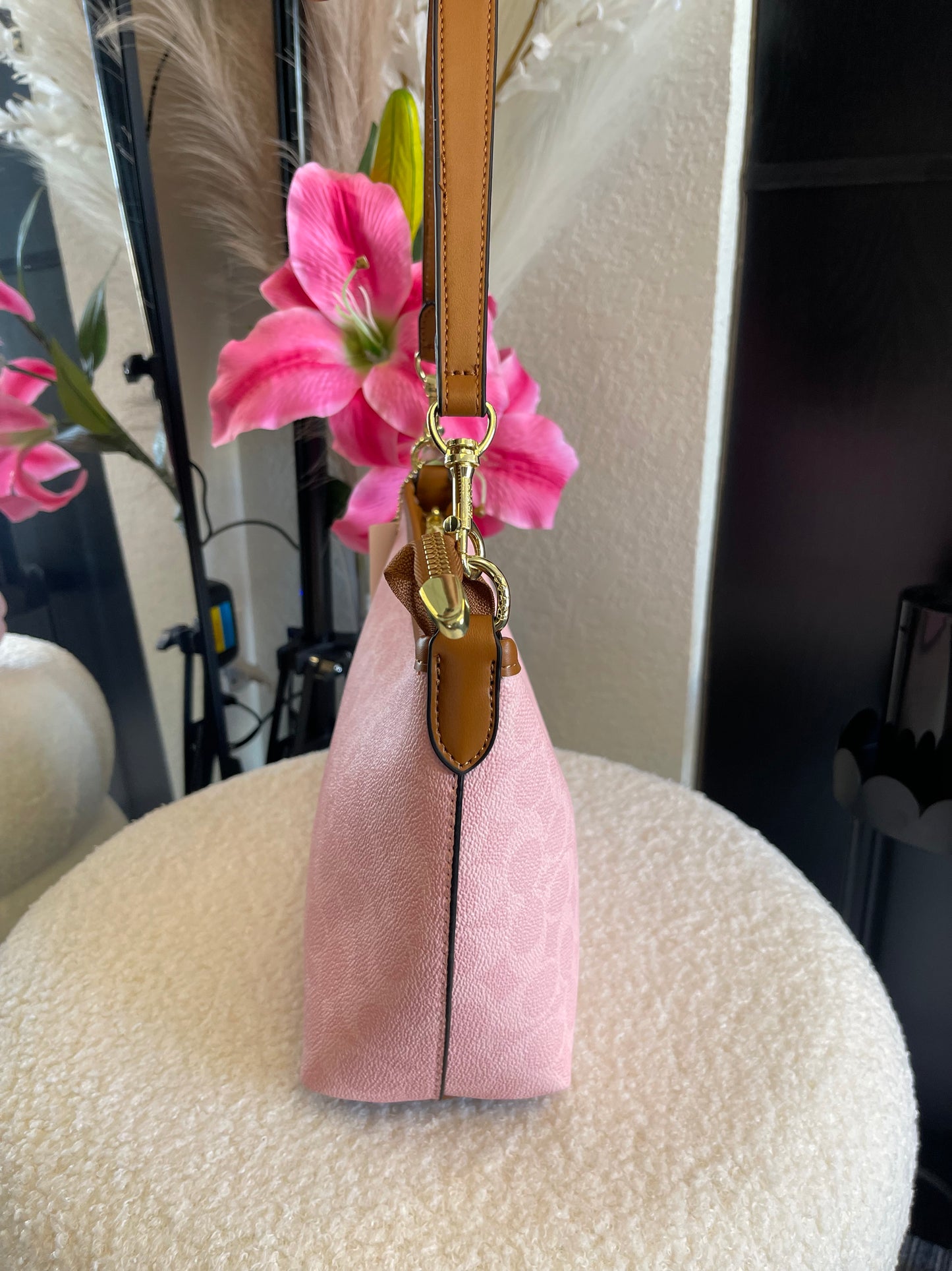 PINK Purse; Size Medium 💕