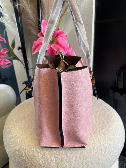 PINK; MEDIUM/LARGE SIZE PURSE! 😁