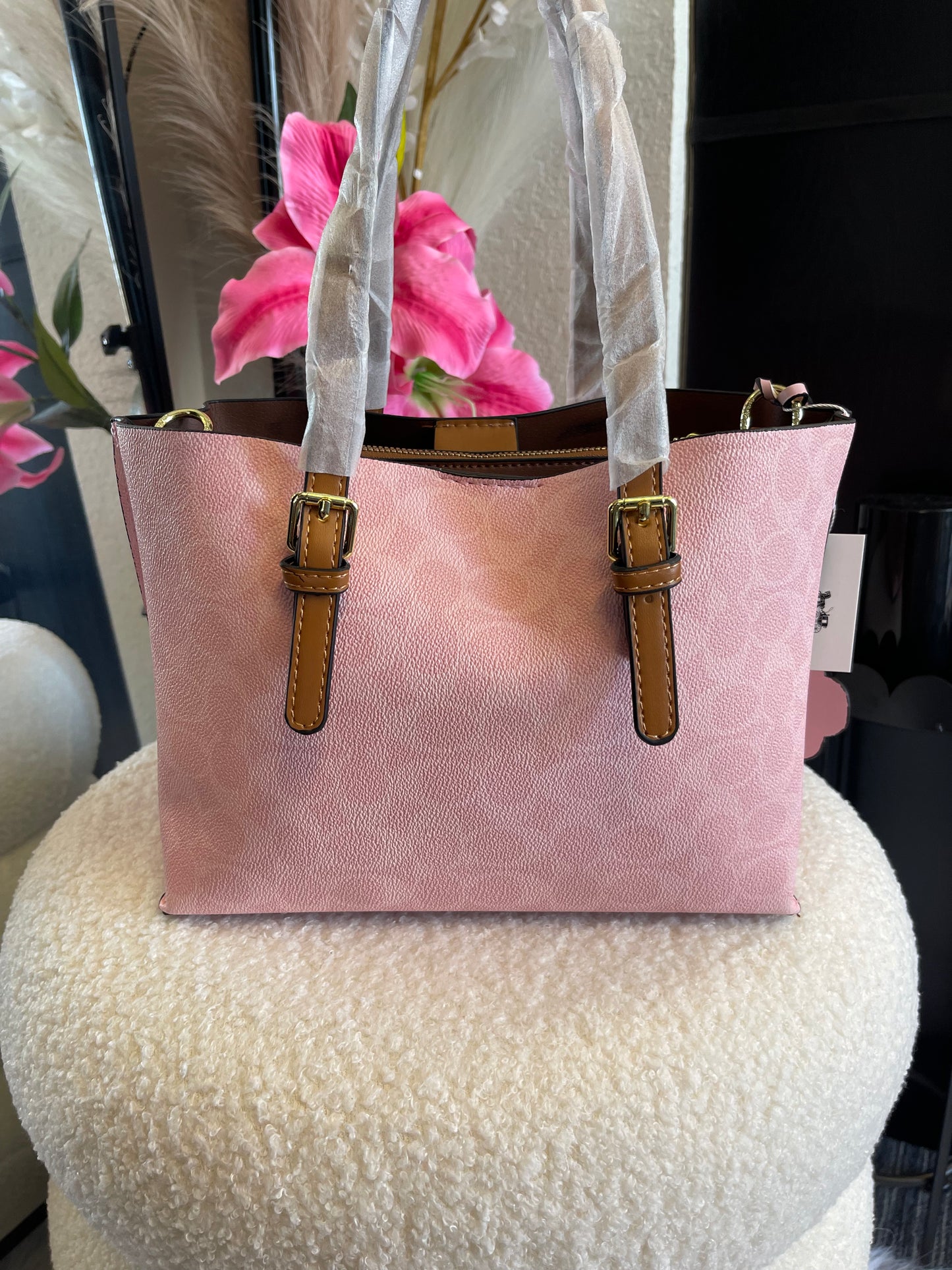 PINK; MEDIUM/LARGE SIZE PURSE! 😁