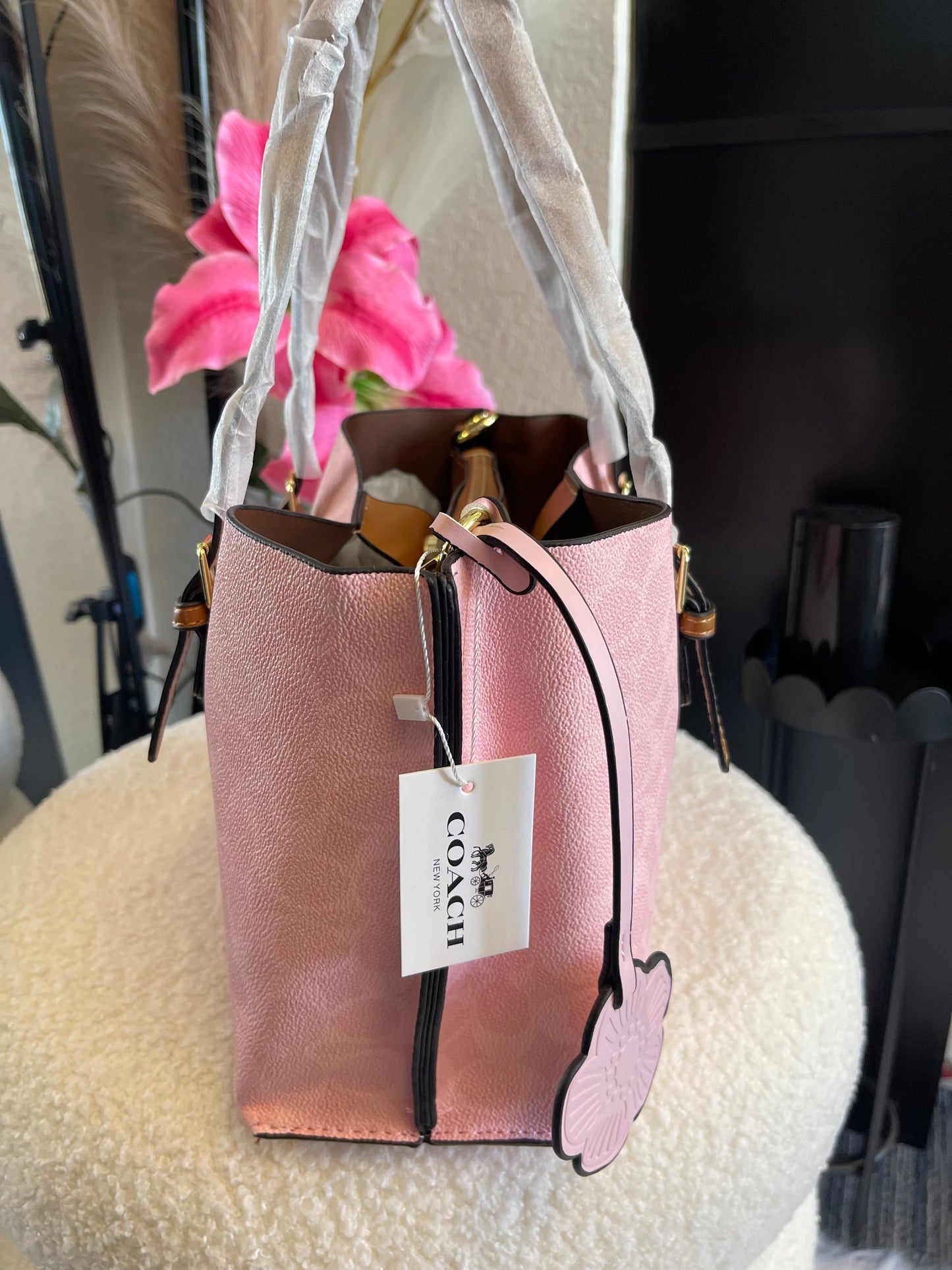 PINK; MEDIUM/LARGE SIZE PURSE! 😁