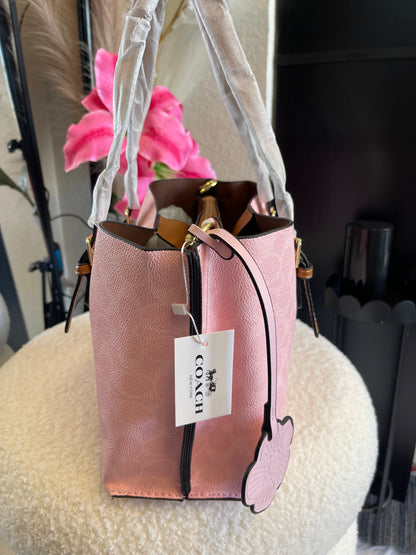 PINK; MEDIUM/LARGE SIZE PURSE! 😁