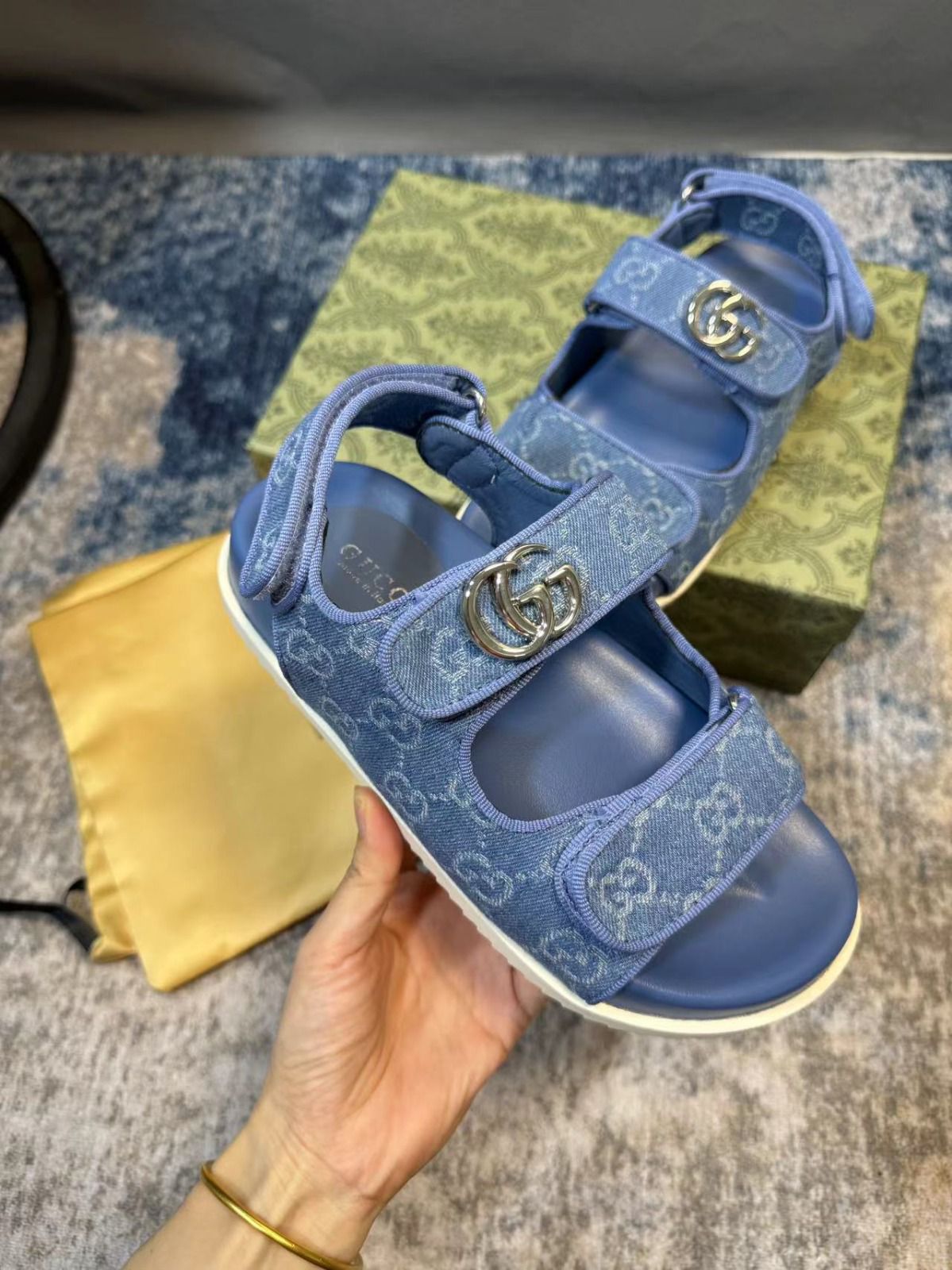 G / SANDALS